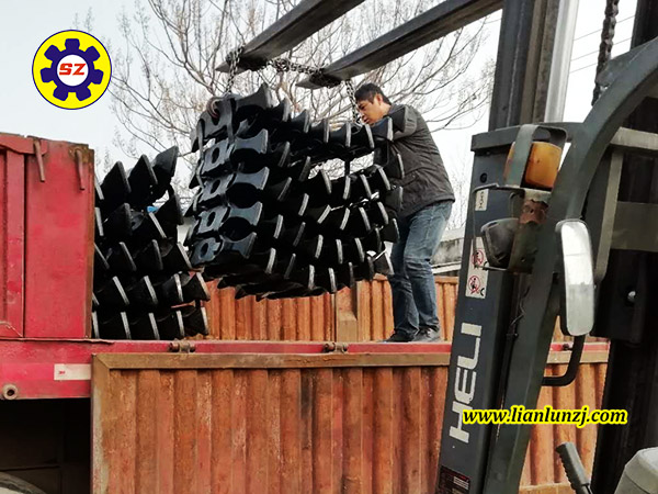 雙志機械：134S刮板與刮板機齒規(guī)裝車走貨！