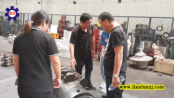 內(nèi)蒙客戶不遠(yuǎn)千里來(lái)到鄭州考察鏈輪組件廠家！