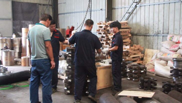 雙志機械與徐總簽訂合同，愉快成交