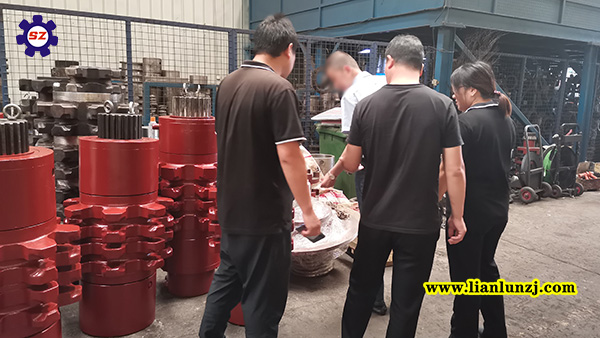 貴陽彭總開展刮板機(jī)配件業(yè)務(wù)，來我廠考察參觀！